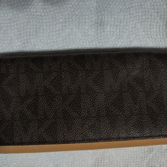 Michael Kors Wallet - Picture 5 of 5